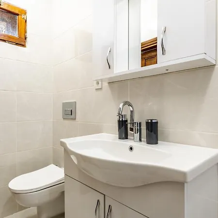 Cozy Flat With Gorgeous Sea View In Beyoglu 伊斯坦布尔